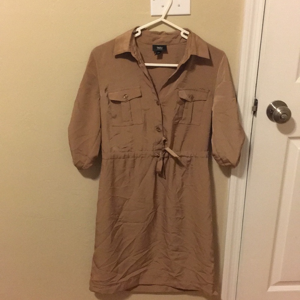 Adorable tan dress!